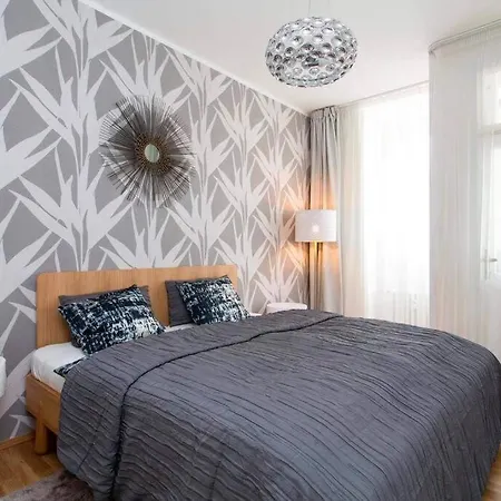 Friendly Private In The Sharing Flat Guest house *